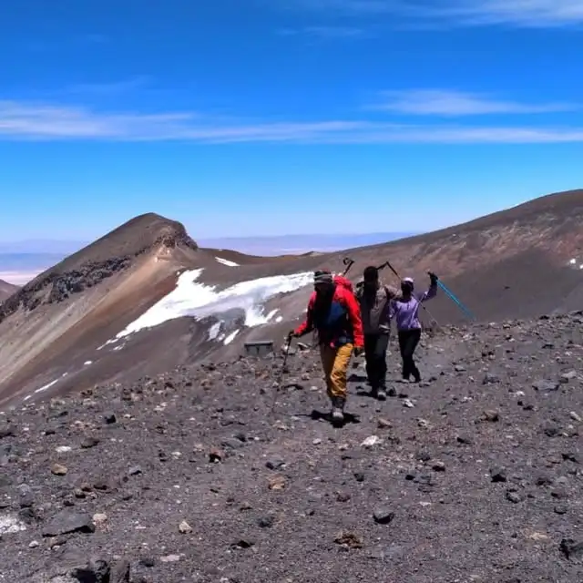 Ascenso al Volcán Lanín: Guía Técnica de la Ruta Normal