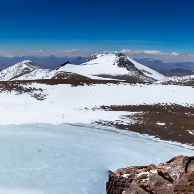 Guía de Ascenso al Volcán Osorno: El Glaciar más Icónico de Chile