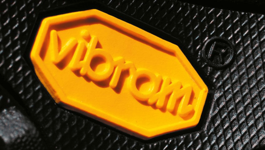 Imagen destacada para: Guía Definitiva: ¿Qué es la Suela Vibram y por qué es vital en montaña?