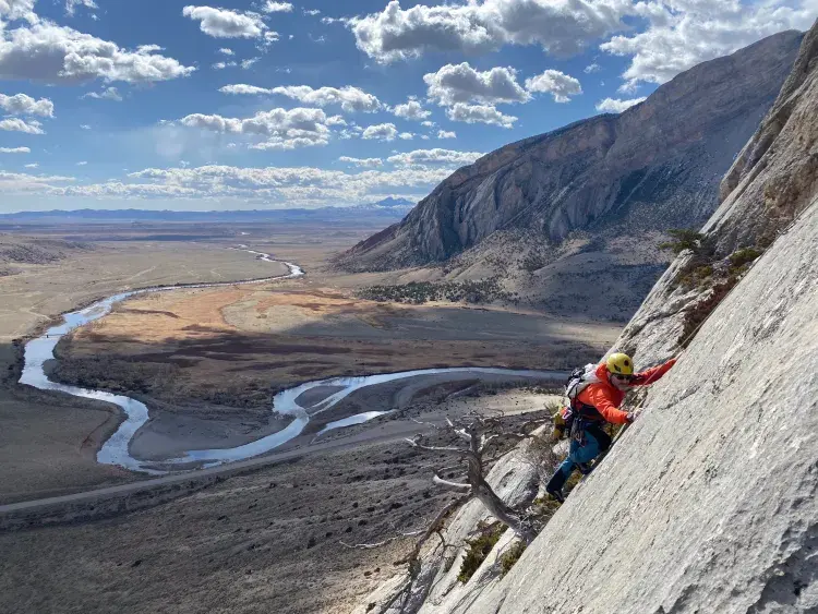 Imagen destacada para: 10 Mejores Lugares para Escalar en Hielo del Mundo