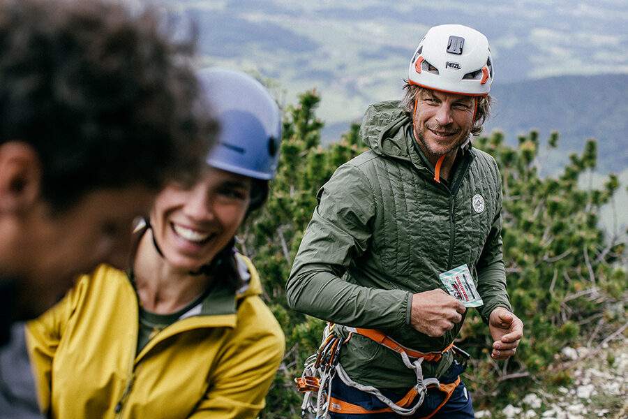 Imagen destacada para: (Guía) Cómo Elegir Tu Casco de Escalada